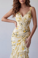 Laden Sie das Bild in den Galerie-Viewer, Hellgelbes, geblümtes Spaghettiträger Meerjungfrauen-Zerrüschendes Festkleid