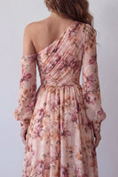 Laden Sie das Bild in den Galerie-Viewer, Einschulter-Pink A-Linien-langärmeliges Blumenkleid mit Schlitz