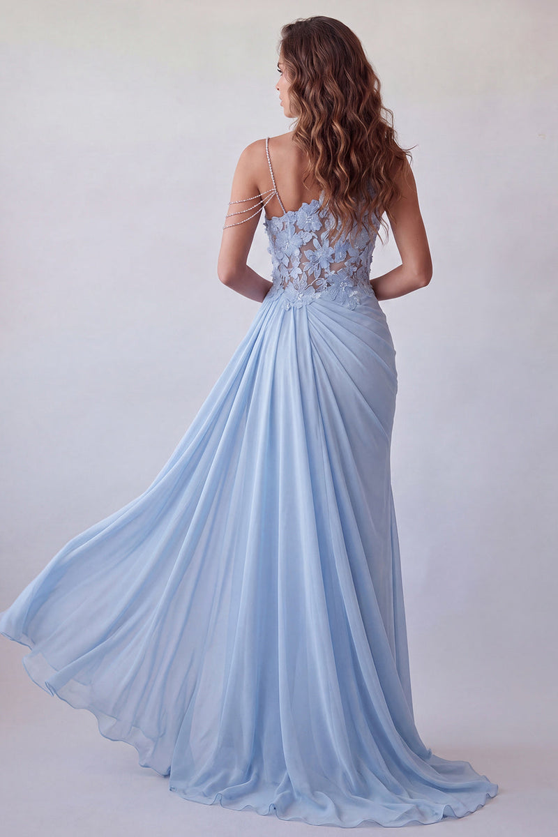 Laden Sie das Bild in den Galerie-Viewer, Ein schulteriges himmelblaues applikiertes Chiffon-Festkleid mit Girlande