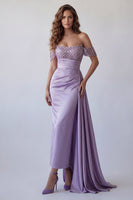 Laden Sie das Bild in den Galerie-Viewer, Glitzerndes hellviolettes Off-the-Shoulder-Sheath-Festkleid mit Girlande