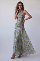 Laden Sie das Bild in den Galerie-Viewer, Staubiges Salbei-Chiffon A-Linie, gerafftes Blumenhalshalter-Langzeitkleid