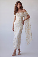 Laden Sie das Bild in den Galerie-Viewer, Off-the-shoulder Champagner Bodycon-bedrucktes Midi-Festkleid mit Umhang