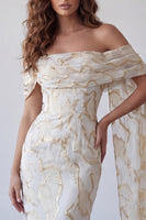 Laden Sie das Bild in den Galerie-Viewer, Off-the-shoulder Champagner Bodycon-bedrucktes Midi-Festkleid mit Umhang