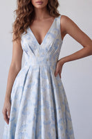 Laden Sie das Bild in den Galerie-Viewer, Hellblaues A-Linien-V-Ausschnitt, gerafftes, geblümtes langes Festkleid