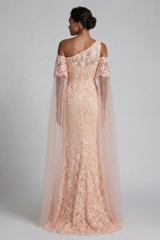 Glitzernde pfirsichfarbene Meerjungfrau, lange perlenbesetzte Mutter der Braut mit Umhang