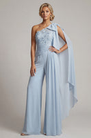 Laden Sie das Bild in den Galerie-Viewer, Ausgefranste einschulterfarbene himmelblaue, geblommige lange Mutter-der-der-Braut-Jumpsuits mit Spitze