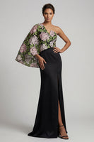 Laden Sie das Bild in den Galerie-Viewer, Schwarzes Blumen-Meerjungfrauen-Lange Mutter-der-Braut-Kleid mit Seitenumhang