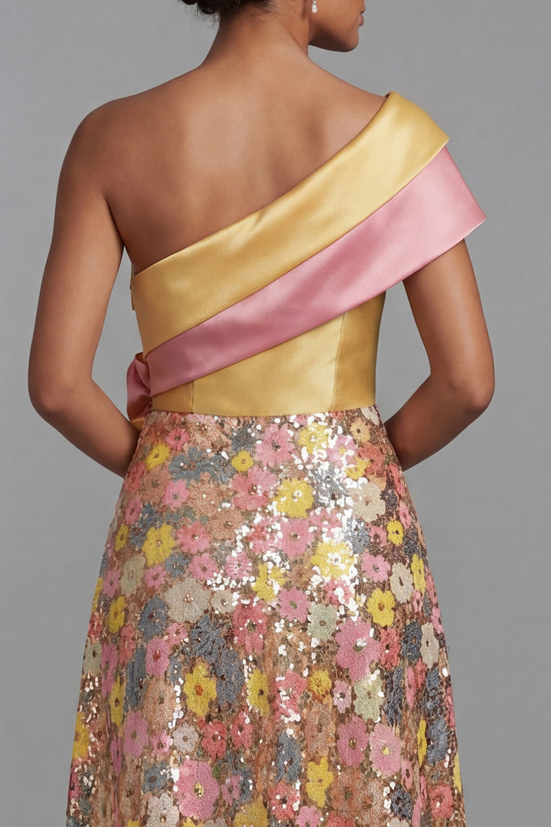 Laden Sie das Bild in den Galerie-Viewer, Glitzerndes gelbes, schulterlanges Blumenmuster A-Linie Mutter-der-Braut-Kleid