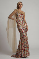 Laden Sie das Bild in den Galerie-Viewer, Glitzerndes rotes Blumenmeerjungfrauen-Rapen-Pailletten-Langes Mutter-der-Braut-Kleid mit Seitenumhang