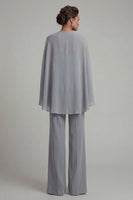 Laden Sie das Bild in den Galerie-Viewer, Graublauer applikierter Neckholder-Mutter-der-Braut-Overall mit Umhang