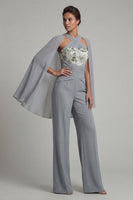 Laden Sie das Bild in den Galerie-Viewer, Graublauer applikierter Neckholder-Mutter-der-Braut-Overall mit Umhang