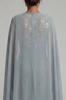 Laden Sie das Bild in den Galerie-Viewer, Graublauer applizierter Rundhals-Jumpsuit mit Mutter der Braut und Umhang