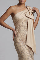 Laden Sie das Bild in den Galerie-Viewer, Champagner-Meerjungfrau mit einer Schulter applikiertes Mutter-der-Braut-Kleid
