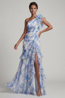Laden Sie das Bild in den Galerie-Viewer, Hellblaues, einschulterbedrucktes, florales Rüschenkleid mit Mutter der Braut und Schlitz