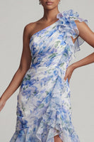 Laden Sie das Bild in den Galerie-Viewer, Hellblaues, einschulterbedrucktes, florales Rüschenkleid mit Mutter der Braut und Schlitz