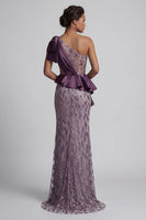 Laden Sie das Bild in den Galerie-Viewer, Glitzerndes einschulteriges lila Meerjungfrauen-Pailletten-Mutter-der-Braut-Kleid mit Schlitz