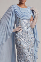 Laden Sie das Bild in den Galerie-Viewer, Glitzerndes himmelblaues, perlenbesetztes Meerjungfrauenkleid Lange Mutter der Braut mit Umhang