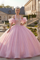 Laden Sie das Bild in den Galerie-Viewer, Rosa Halterneck Abschlusskleid mit perlenbesetztem Korsett und Puffärmeln