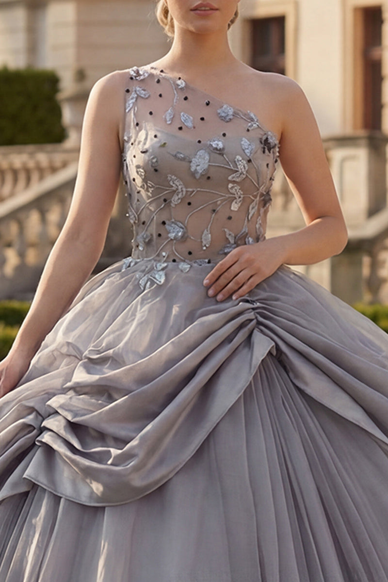Laden Sie das Bild in den Galerie-Viewer, Hellgraues Einschulteriges Ballkleid Gerafftes Applikiertes Abschlusskleid