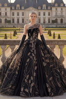 Laden Sie das Bild in den Galerie-Viewer, Einschulter Schwarzes Abschlusskleid mit Applikation