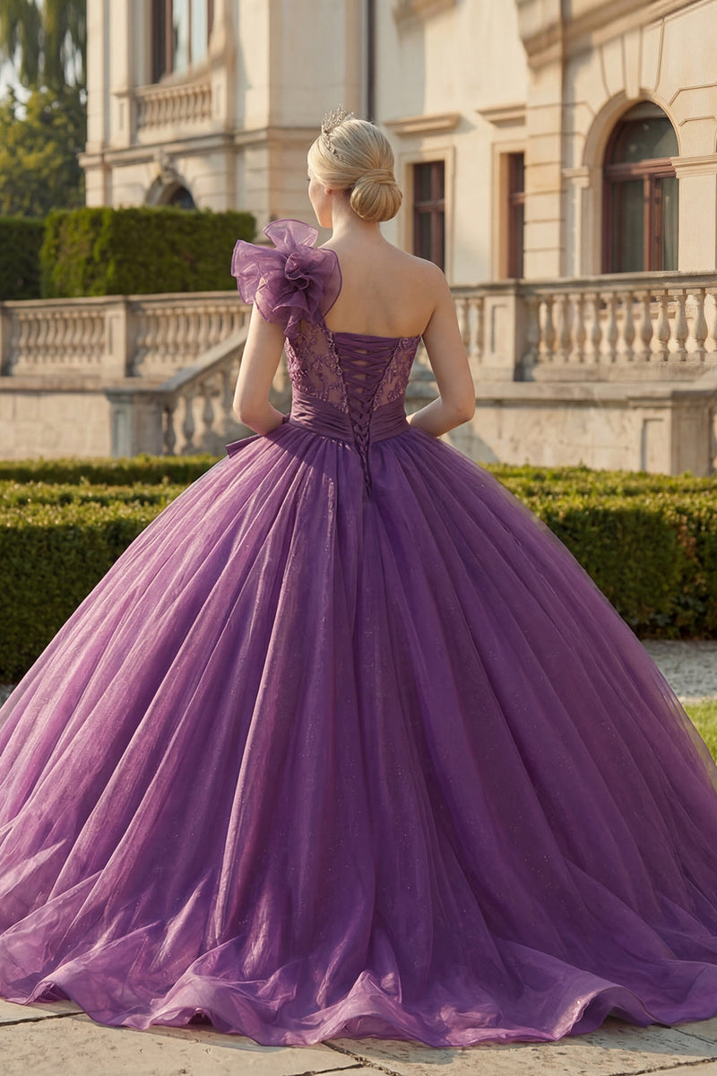 Laden Sie das Bild in den Galerie-Viewer, Einschulter Ballkleid Dunkelviolettes Abschlusskleid mit Rüschen