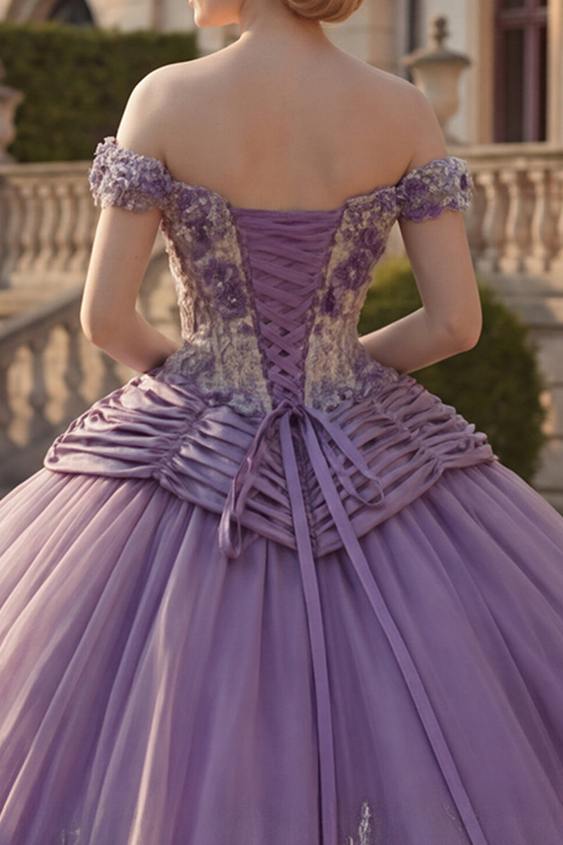 Laden Sie das Bild in den Galerie-Viewer, Schulterfreies Lila Appliziertes Gerafftes Abschlusskleid
