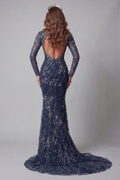 Laden Sie das Bild in den Galerie-Viewer, Glitzerndes marineblaues Meerjungfrauenkleid mit offenem Rücken und hohem Ausschnitt mit langen Perlen