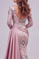 Laden Sie das Bild in den Galerie-Viewer, Glitzerndes pinkes, langärmiges Meerjungfrauen-Perlen-Pageant-Kleid mit Seitenumhang