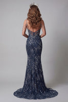Laden Sie das Bild in den Galerie-Viewer, Glitzerndes marineblaues Langes Meerjungfrauen-Kaltschulter-Pageant-Kleid mit Perlen