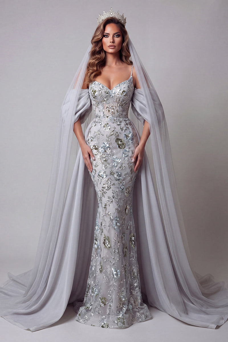 Laden Sie das Bild in den Galerie-Viewer, Glitzerndes silbernes Perlen-Meerjungfrauen-Blumenkleid mit langen Spaghettiträgern und Umhang