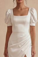 Laden Sie das Bild in den Galerie-Viewer, Weißes Satin Quadrathals Midi Standesamtkleid mit Schlitz