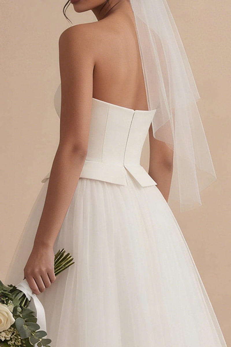 Laden Sie das Bild in den Galerie-Viewer, Weißes A-Line trägerloses langes Boho-Hochzeitskleid