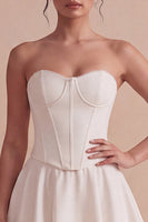 Laden Sie das Bild in den Galerie-Viewer, Trägerloses Weißes A-Linie Korsett Mini Standesamtkleid