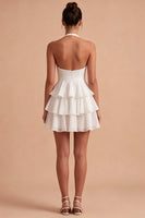Laden Sie das Bild in den Galerie-Viewer, Weißes A-Linie Halter Gestuftes Rüschen Mini Standesamtkleid mit Schleife