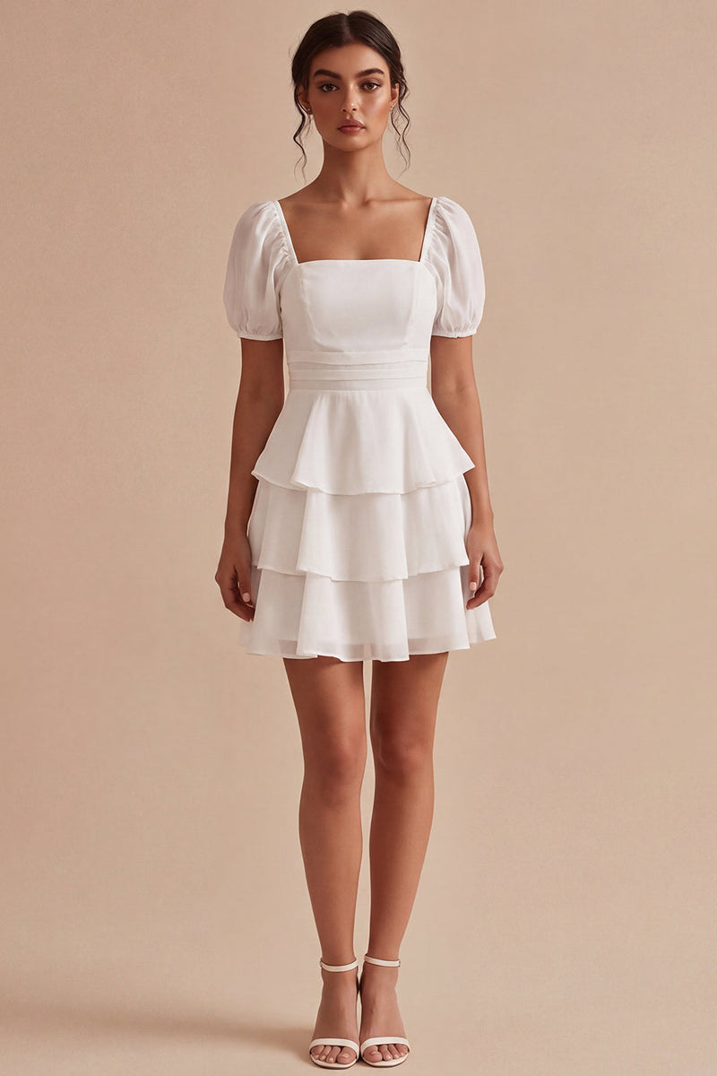 Laden Sie das Bild in den Galerie-Viewer, Weißes Gestuftes Rüschen Mini Standesamtkleid mit quadratem Ausschnitt und Puffärmeln