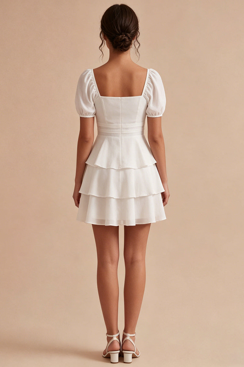 Laden Sie das Bild in den Galerie-Viewer, Weißes Gestuftes Rüschen Mini Standesamtkleid mit quadratem Ausschnitt und Puffärmeln