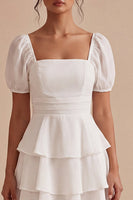 Laden Sie das Bild in den Galerie-Viewer, Weißes Gestuftes Rüschen Mini Standesamtkleid mit quadratem Ausschnitt und Puffärmeln