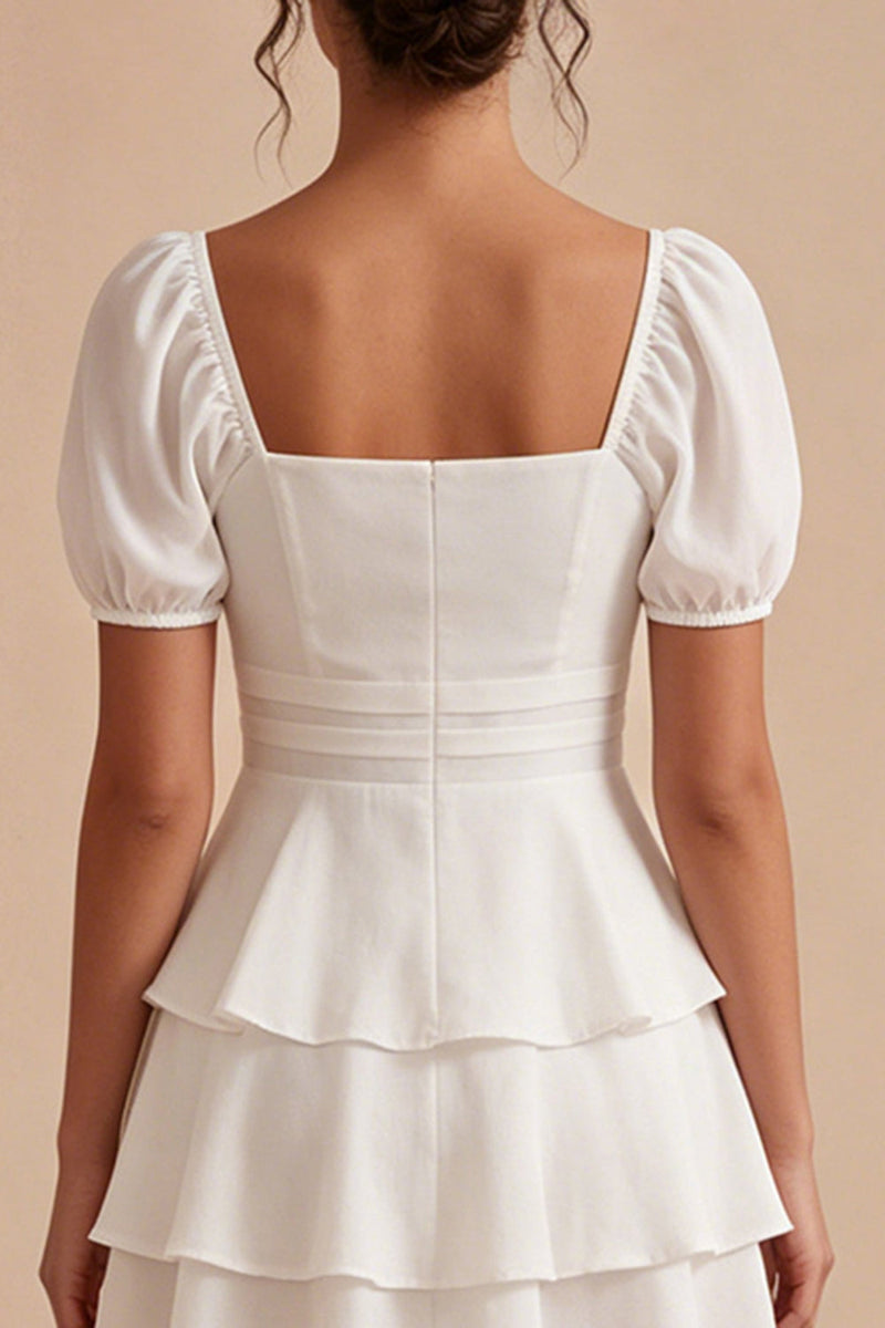 Laden Sie das Bild in den Galerie-Viewer, Weißes Gestuftes Rüschen Mini Standesamtkleid mit quadratem Ausschnitt und Puffärmeln