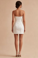 Laden Sie das Bild in den Galerie-Viewer, Trägerloses Bodycon Gerafftes Kleines weißes Kleid mit Schlitz