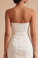 Laden Sie das Bild in den Galerie-Viewer, Trägerloses Bodycon Gerafftes Kleines weißes Kleid mit Schlitz