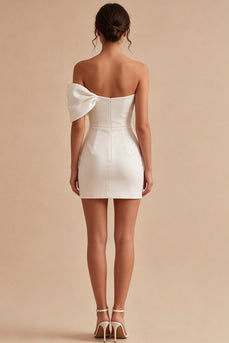Einschulter Weißes Bodycon Weißes Mini Standesamtkleid mit Schleife