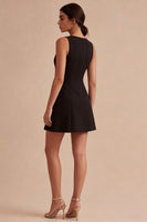 Laden Sie das Bild in den Galerie-Viewer, A Line Bateau-Ausschnitt Satin Kleines Schwarzes Kleid
