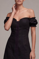 Laden Sie das Bild in den Galerie-Viewer, Schulterfreies A Line Kleines Schwarzes Kleid mit Rüschen