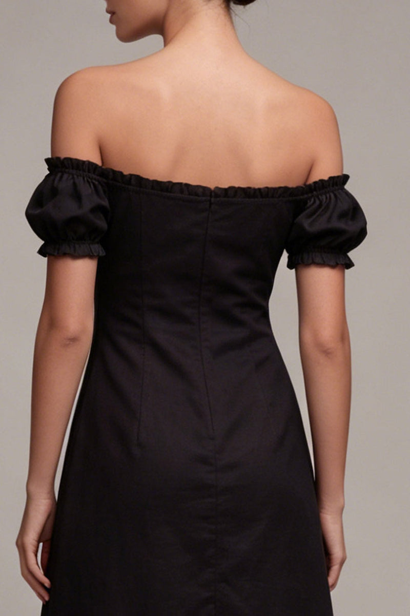 Laden Sie das Bild in den Galerie-Viewer, Schulterfreies A Line Kleines Schwarzes Kleid mit Rüschen