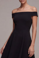 Laden Sie das Bild in den Galerie-Viewer, Ein Linien-Midi-Off-shoulder kleines schwarzes Kleid