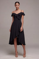Laden Sie das Bild in den Galerie-Viewer, Cold Shoulder A-Linie hoch, tiefes schwarzes Kleid mit Rüschen