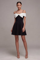 Laden Sie das Bild in den Galerie-Viewer, Schwarz-Weiß Cold-Shoulder A-Line Cocktailkleid mit Schleife