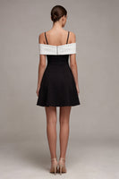 Laden Sie das Bild in den Galerie-Viewer, Schwarz-Weiß Cold-Shoulder A-Line Cocktailkleid mit Schleife