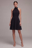 Laden Sie das Bild in den Galerie-Viewer, Schlichtes Halsausschnitt A Line Kleines Schwarzes Kleid