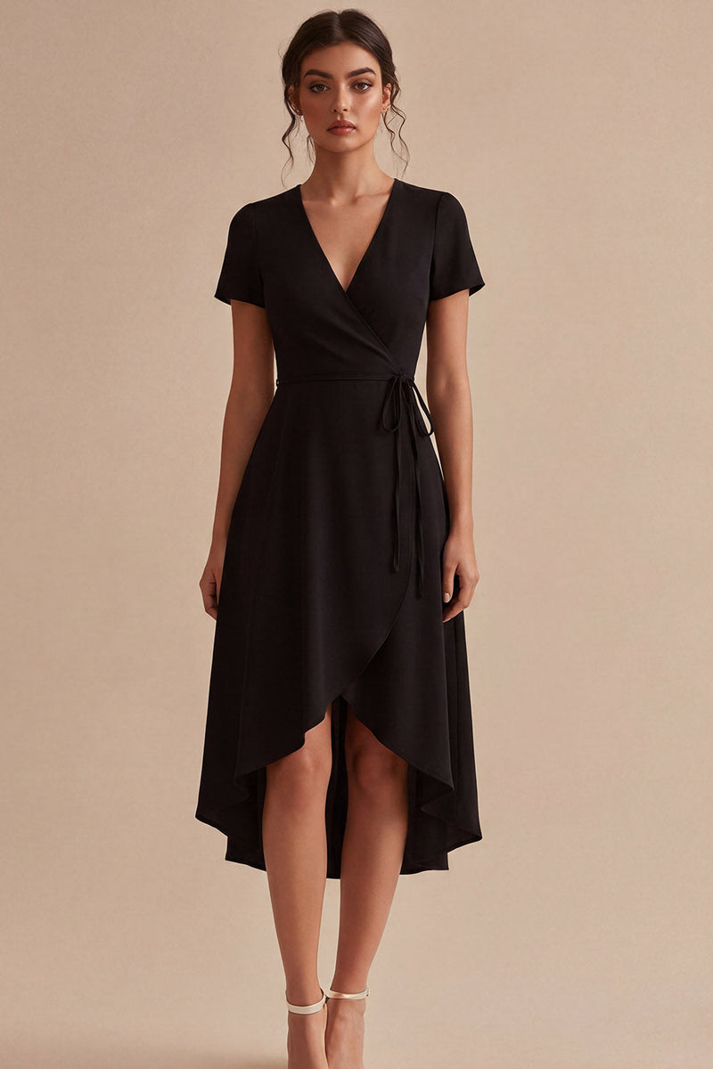 Laden Sie das Bild in den Galerie-Viewer, Ein hohes, tiefes V-Hals, kurzärmeliges kleines schwarzes Kleid mit Taschen